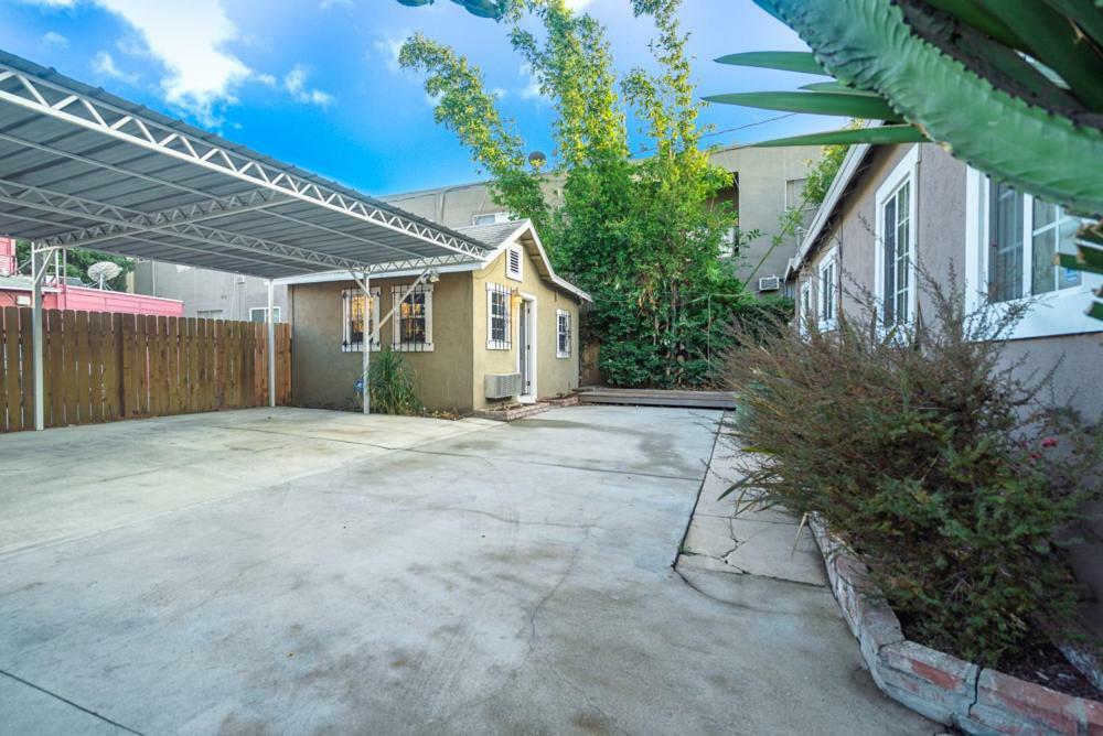 Stylish 2 Bed & 2 Bath At The Heart Of Hollywood With Free Parking - One Car Only Lägenhet Los Angeles Exteriör bild