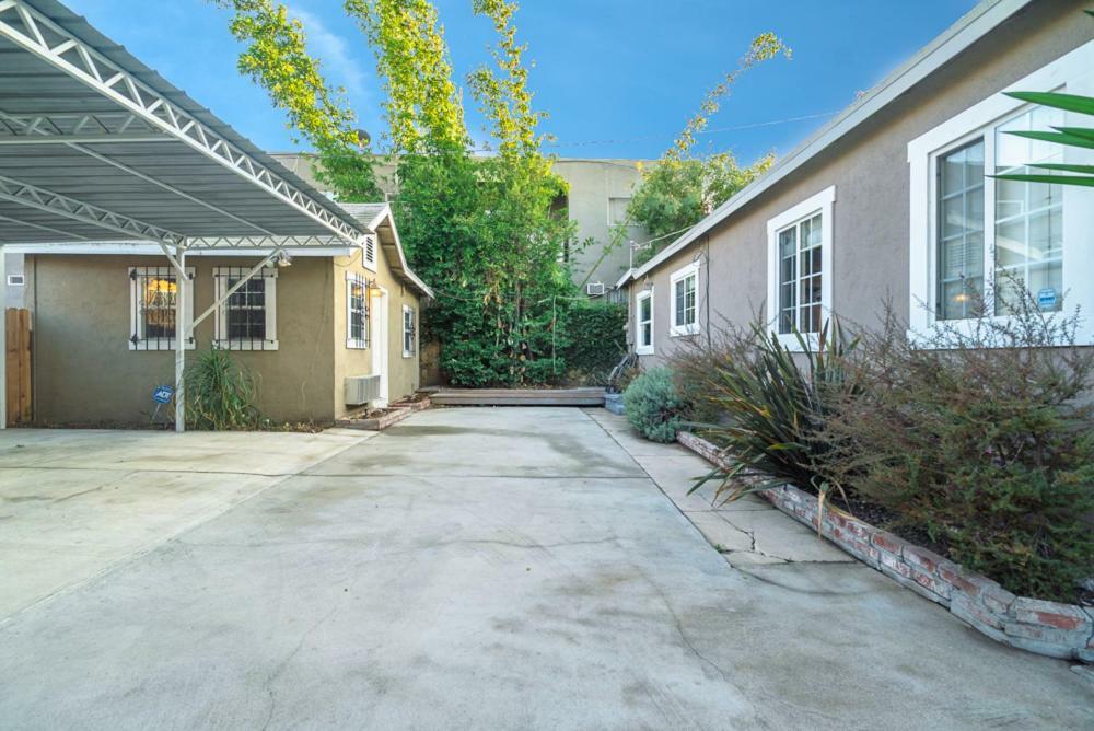 Stylish 2 Bed & 2 Bath At The Heart Of Hollywood With Free Parking - One Car Only Lägenhet Los Angeles Exteriör bild