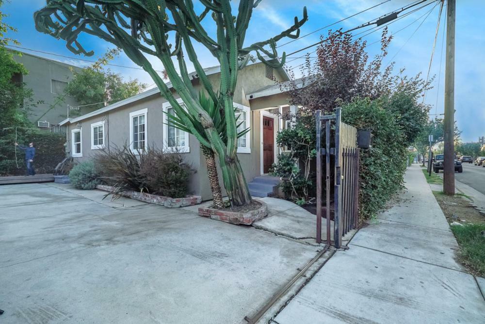 Stylish 2 Bed & 2 Bath At The Heart Of Hollywood With Free Parking - One Car Only Lägenhet Los Angeles Exteriör bild
