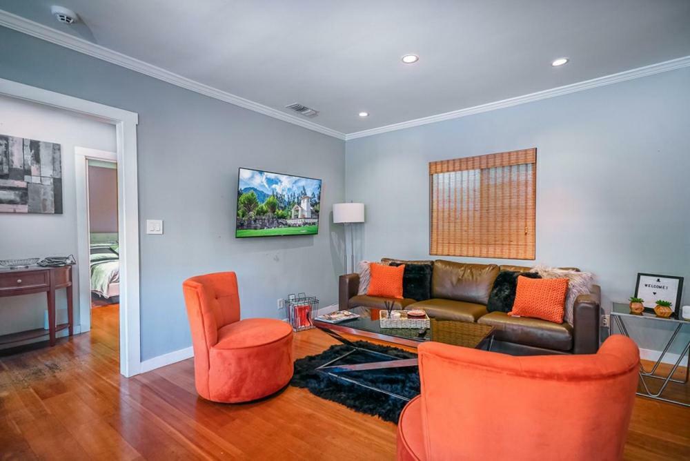 Stylish 2 Bed & 2 Bath At The Heart Of Hollywood With Free Parking - One Car Only Lägenhet Los Angeles Exteriör bild