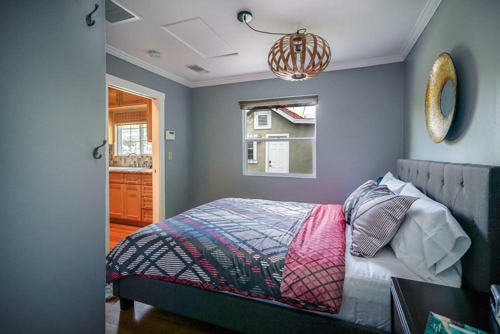 Stylish 2 Bed & 2 Bath At The Heart Of Hollywood With Free Parking - One Car Only Lägenhet Los Angeles Exteriör bild