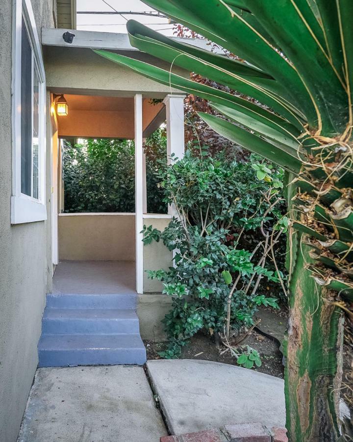 Stylish 2 Bed & 2 Bath At The Heart Of Hollywood With Free Parking - One Car Only Lägenhet Los Angeles Exteriör bild